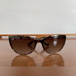 Ray Ban Womens Sunglasses RB 4167 710/13 Tortoise Brown Gradient